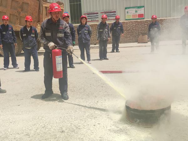 陜煤建設(shè)洗選煤運(yùn)營公司銅川制沙運(yùn)營項(xiàng)目部：消防演練促安全，防火意識(shí)記心間