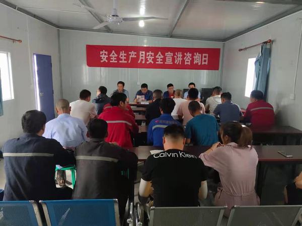 陜煤建設(shè)礦建二公司開展“安全生產(chǎn)咨詢?nèi)铡被顒?dòng)