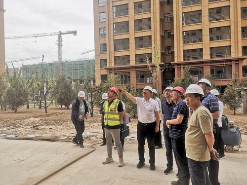 靖邊縣副縣長苗立群蒞臨金地華府項目進(jìn)行調(diào)研