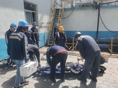 陜煤建設(shè)洗選煤運(yùn)營公司紅柳林洗煤廠項(xiàng)目部:開展“雨季三防”應(yīng)急救援演練