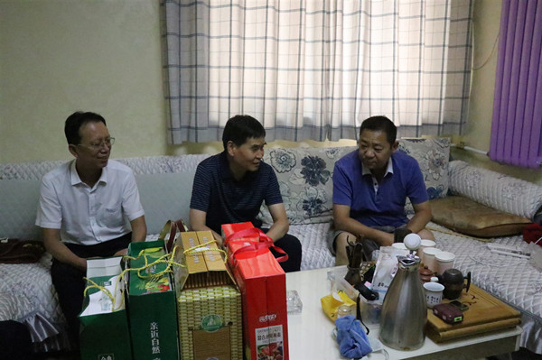 楊讓順“七一”前夕走訪慰問陜煤建設(shè)澄合分公司困難黨員