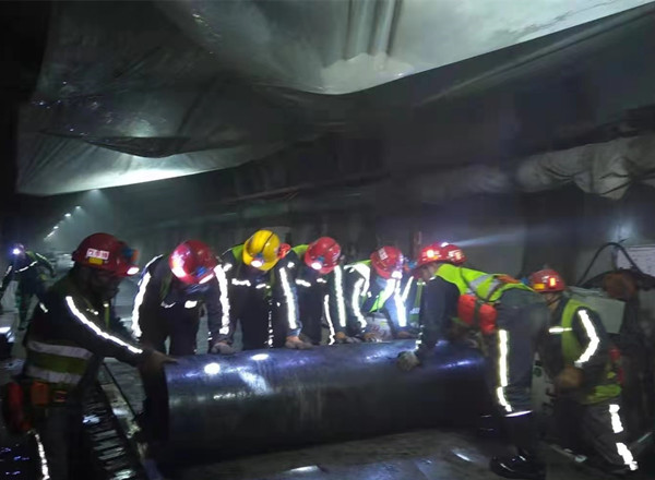 陜煤建設機電安裝公司承建的小保當二號煤礦南翼大巷膠帶機延伸安裝完成