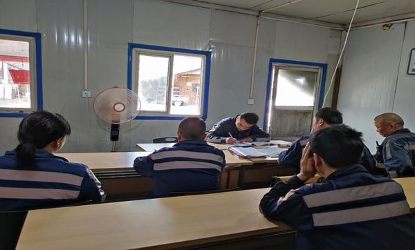 陜煤建設(shè)洗選煤運(yùn)營公司紅柳林洗煤廠項(xiàng)目部:打好“防暑”戰(zhàn)，穿好“降溫”衣