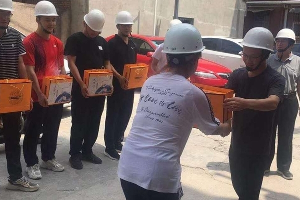 陜煤建設新城公司夏季送清涼活動進一線