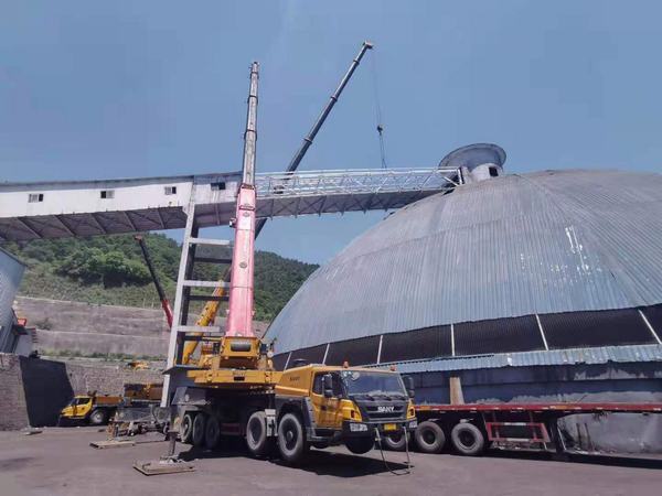 陜煤建設(shè)韓城分公司圓滿完成建新礦主井驅(qū)動(dòng)機(jī)房至原煤倉(cāng)棧橋吊裝工程