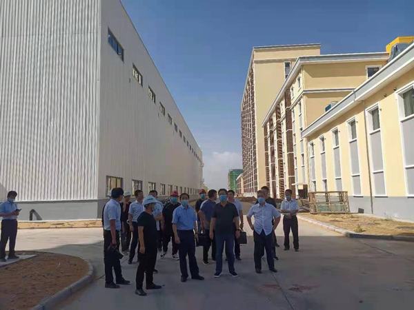 陜煤集團(tuán)鐵流集團(tuán)紀(jì)委書記韓華東一行深入陜煤建設(shè)銅煤公司承建的靖神鐵路孟家灣機(jī)輛中心項(xiàng)目檢查指導(dǎo)工作