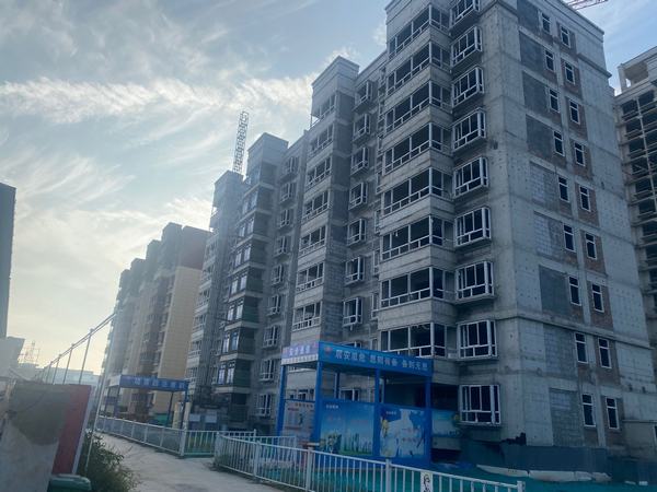 陜煤建設銅煤公司承建的白水縣萬榮錦園小區(qū)2#、3#樓獲評“市級文明工地”稱號