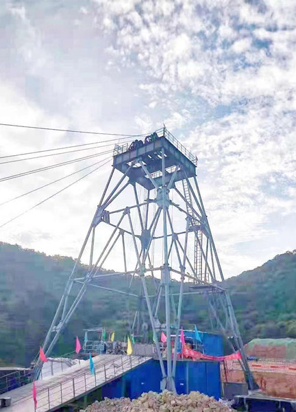 陜煤建設(shè)機(jī)電安裝公司:685米井筒內(nèi)演繹安全與速度