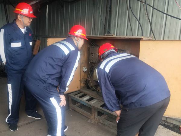 陜煤建設(shè)洗選煤運(yùn)營(yíng)公司第二項(xiàng)目部：秋檢不從“簡(jiǎn)” 保障現(xiàn)場(chǎng)臨時(shí)用電穩(wěn)定運(yùn)行