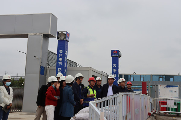 陜西省西咸新區(qū)灃西新城開發(fā)建設(shè)（集團(tuán)）有限公司黨委書記、董事長楊建柱一行蒞臨灃西新城第五學(xué)校項目調(diào)研指導(dǎo)工作