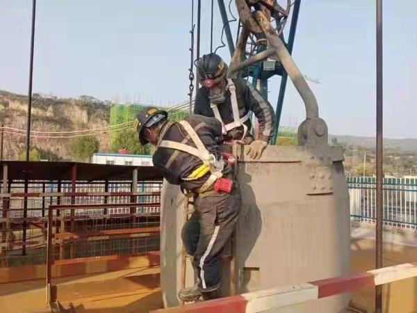 陜煤建設(shè)礦建二公司開展立井提升運輸系統(tǒng)應(yīng)急演練