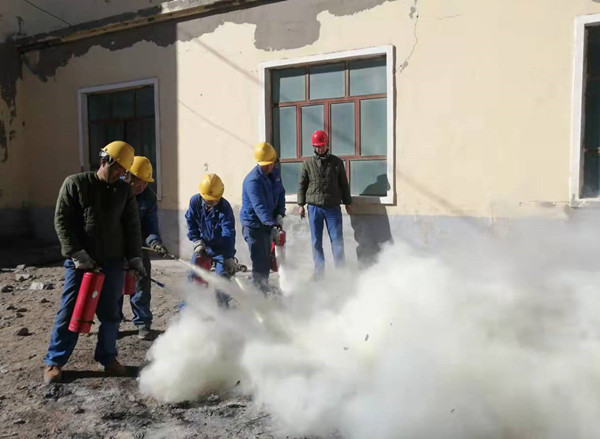 陜煤建設(shè)機(jī)電安裝公司新疆項(xiàng)目部開展消防安全演練