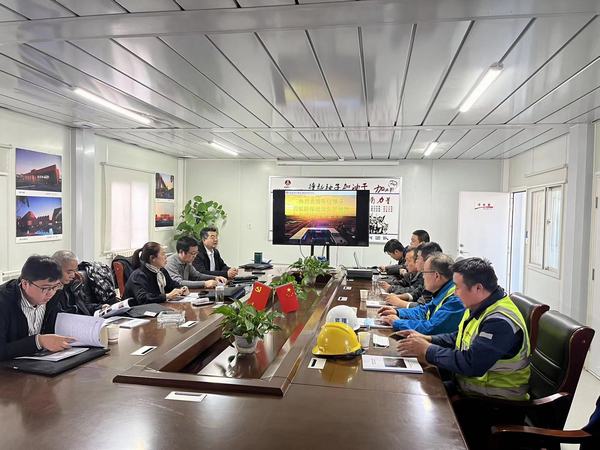 陜煤建設(shè)銅煤公司第十六項(xiàng)目部承建的榆林化學(xué)廠前區(qū)培訓(xùn)中心通過創(chuàng)優(yōu)奪杯專家組驗(yàn)收