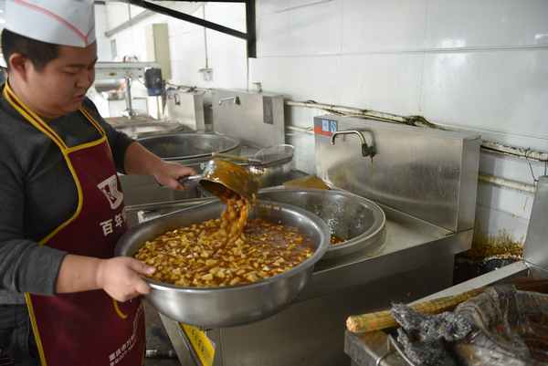 陜煤建設(shè)煤礦運(yùn)營(yíng)服務(wù)分公司：把“食”事辦好，讓幸福走上舌尖