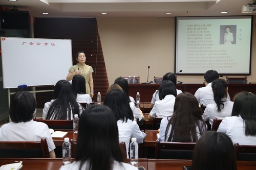 陜煤建設(shè)路橋分公司：關(guān)愛(ài)女職工，情滿半邊天