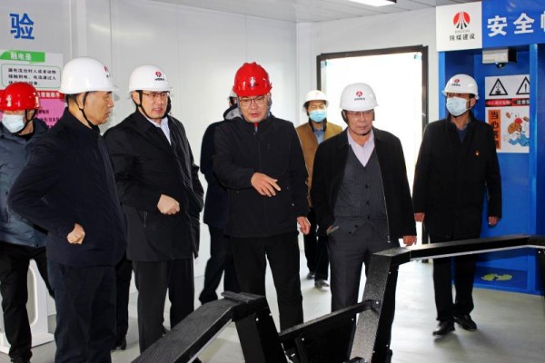 集團(tuán)領(lǐng)導(dǎo)侯本英、司正林一行深入北斗星基項(xiàng)目檢查指導(dǎo)工作
