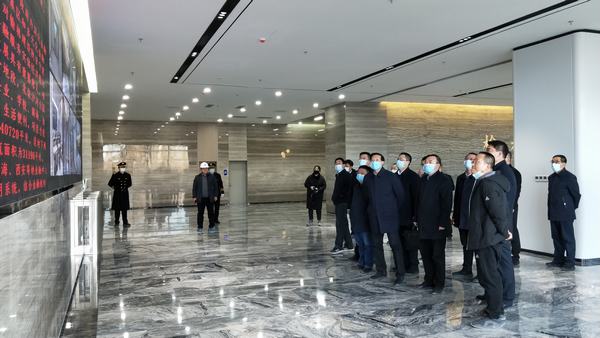 榆林市副市長陳忠一行蒞臨陜煤建設(shè)榆林公司承建的榆林市金融中心項目檢查指導工作