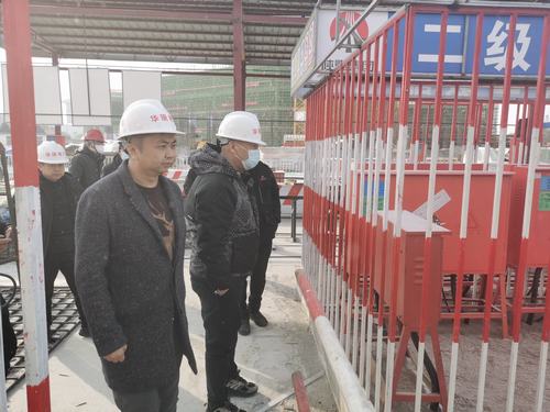 張掖市經(jīng)開區(qū)住建局、質(zhì)檢站領導蒞臨張掖潤泉瑞苑項目部檢查指導工作