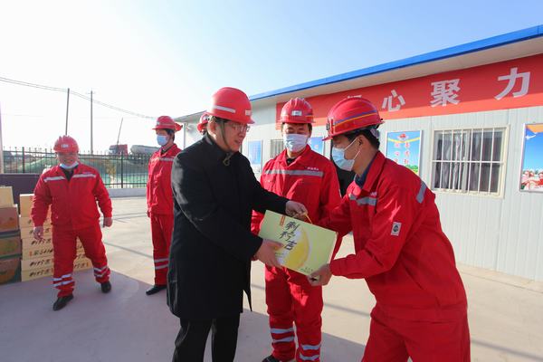 彬長(zhǎng)礦業(yè)公司領(lǐng)導(dǎo)蒞臨陜煤建設(shè)礦建二公司第三項(xiàng)目部檢查慰問(wèn)