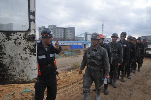 陜煤建設(shè)煤礦運營服務(wù)分公司：日進尺破50米！掘進鐵軍回歸