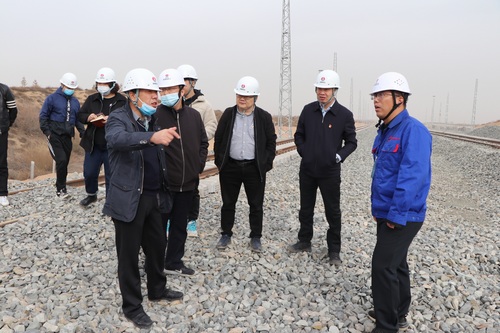 陜煤集團(tuán)專家組蒞臨陜煤建設(shè)路橋分公司開展安全生產(chǎn)專項(xiàng)整治三年行動(dòng)檢查評(píng)價(jià)工作