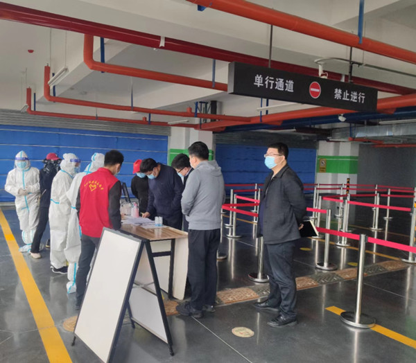 彬州市副市長唐海崗一行蒞臨陜煤建設咸陽分公司銀西高彬州東前廣場項目進行疫情防控檢查指導