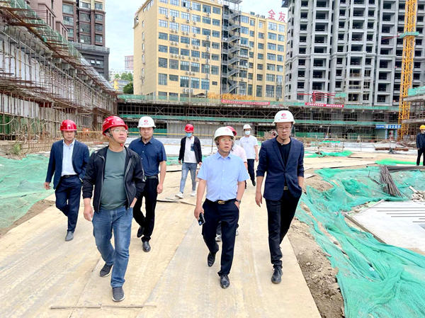 建設(shè)集團(tuán)大秦置業(yè)公司領(lǐng)導(dǎo)班子深入龍灣水境項目開展專題調(diào)研