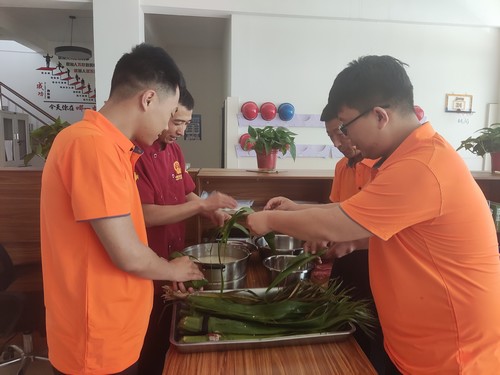 粽葉飄香迎安康！陜煤建設(shè)路橋分公司各基層項(xiàng)目部開(kāi)展迎端午系列活動(dòng)