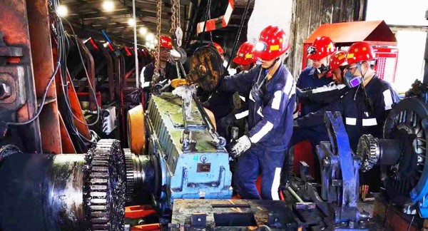 陜煤建設洗選煤運營公司：戰(zhàn)高溫 忙檢修 他們?nèi)σ愿?></div>
                                <div   id=