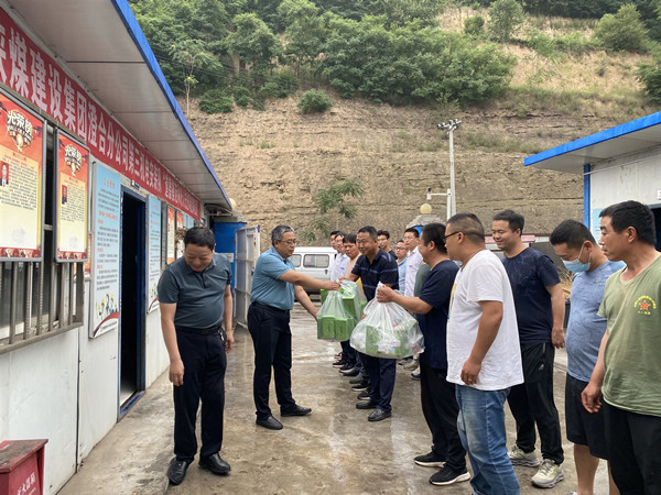 陜煤建設澄合分公司全面啟動一線“送清涼”行動