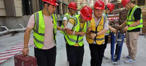 陜煤建設(shè)銅煤公司第十五項(xiàng)目部開展“防風(fēng)險(xiǎn)、除隱患、遏事故”為主題的特種設(shè)備事故應(yīng)急救援演練活動(dòng)