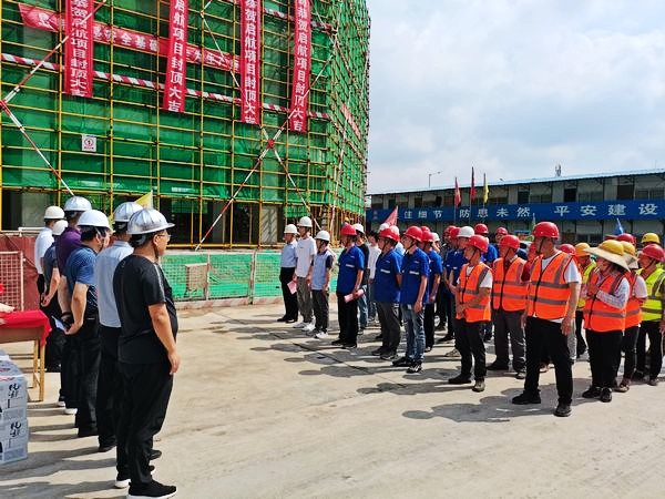 陜煤建設(shè)渭南分公司承建的渭南啟航A、B座工程主體順利封頂