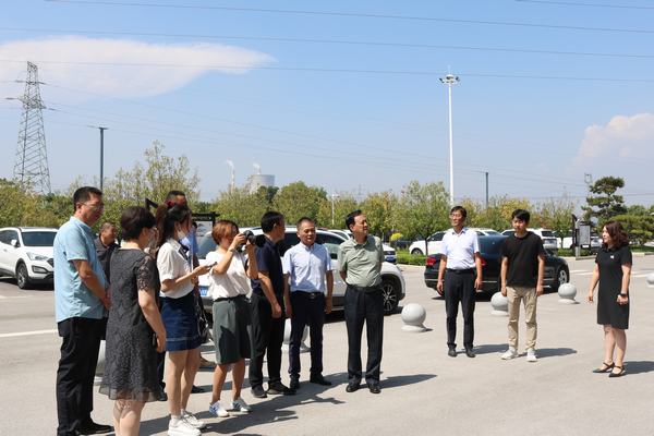 陜煤建設(shè)川耀公司：川耀PPP項目崔仙服務(wù)區(qū)迎來《中國公路》《陜西日報》兩家媒體采風