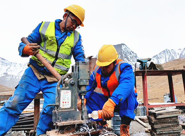 陜煤建設(shè)礦建三公司：確認(rèn)過腳步，你們就是雪域高原上的“掘進(jìn)鐵軍”