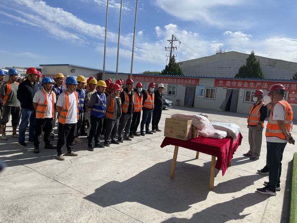 陜煤建設(shè)西北分公司：張掖潤泉瑞苑項目3#、5#、8#住宅樓喜封頂