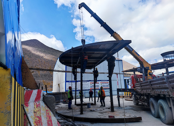 陜煤建設(shè)礦建三公司天山勝利隧道1號豎井1-1#二襯澆筑順利完工