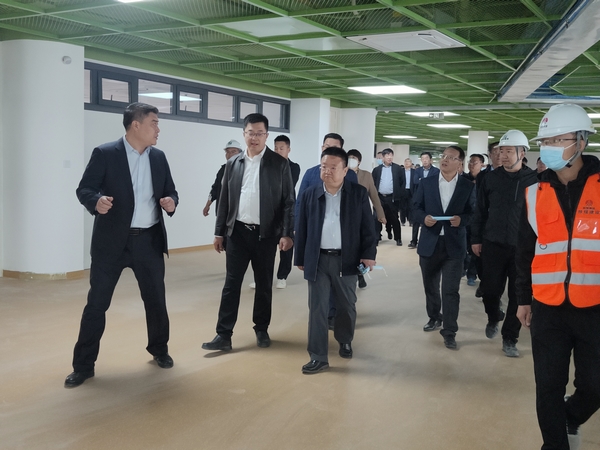 榆林城投集團(tuán)黨委書(shū)記、董事長(zhǎng)、總經(jīng)理郝君一行蒞臨北京師范大學(xué)榆林學(xué)校（幼兒園）項(xiàng)目檢查指導(dǎo)工作