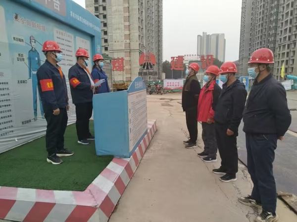 陜煤建設(shè)澄合分公司第八項(xiàng)目部黨員深入現(xiàn)場(chǎng)“亮身份做表率”