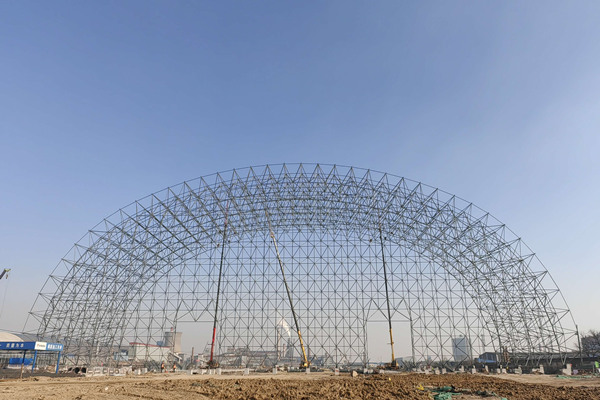 陜煤建設(shè)漢中分公司龍鋼一次料場項目首個大跨度鋼構(gòu)網(wǎng)架施工順利推進