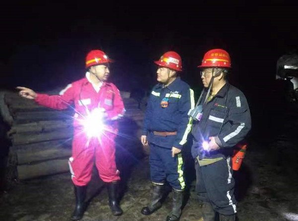 小保當?shù)V業(yè)公司領(lǐng)導蒞臨陜煤建設機電安裝公司項目部檢查慰問