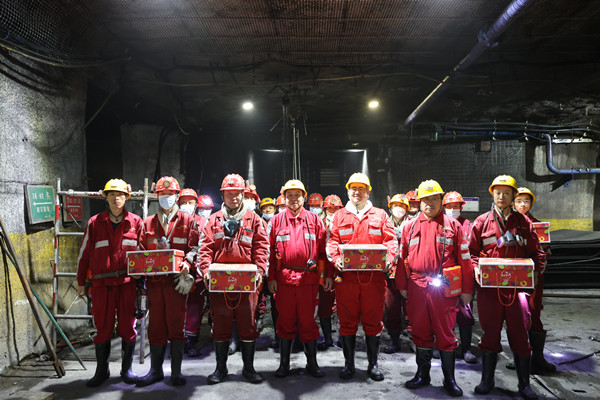 曹家灘礦業(yè)公司領(lǐng)導蒞臨陜煤建設機電安裝公司項目部檢查慰問