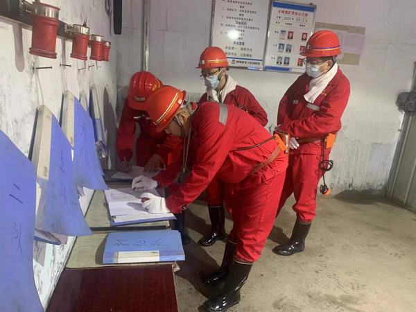 陜煤建設(shè)礦建二公司發(fā)揚“龍”“抬”“頭”式好作風