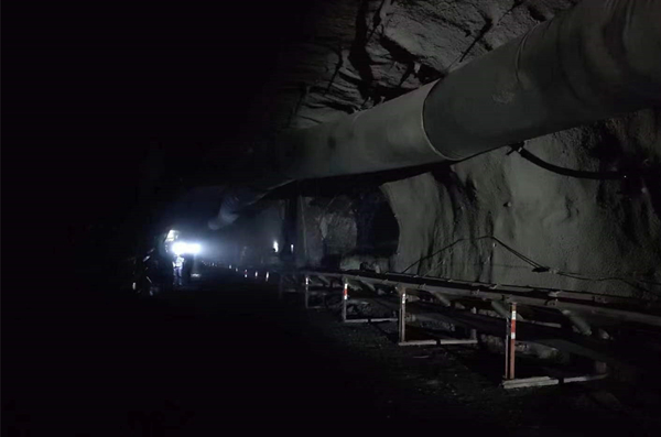 陜煤建設(shè)礦建三公司崔木項目部24盤區(qū)1#聯(lián)絡(luò)巷順利貫通