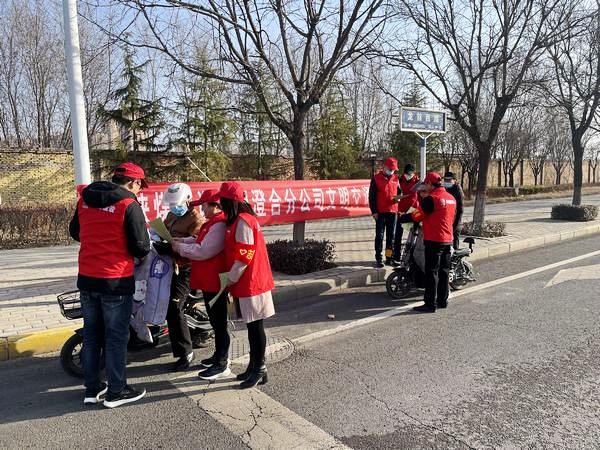 陜煤建設(shè)澄合分公司第十五項目部多形式開展學雷鋒活動展現(xiàn)青年風采