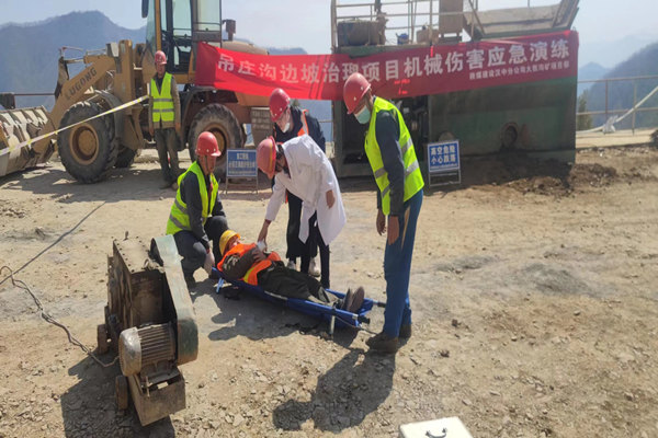 陜煤建設(shè)漢中分公司大西溝礦項(xiàng)目部開展機(jī)械傷害應(yīng)急演練活動(dòng)