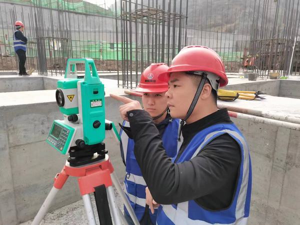 陜煤建設(shè)韓城分公司土建十一項目部： 一把尺子“量”到底  質(zhì)量“哨兵”嚴(yán)把關(guān)