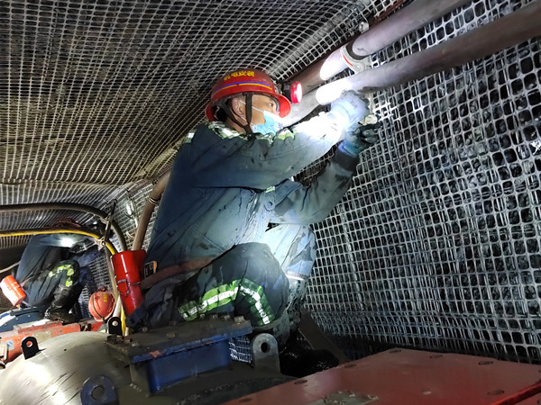 為堅守崗位的機(jī)電安裝人點(diǎn)贊！