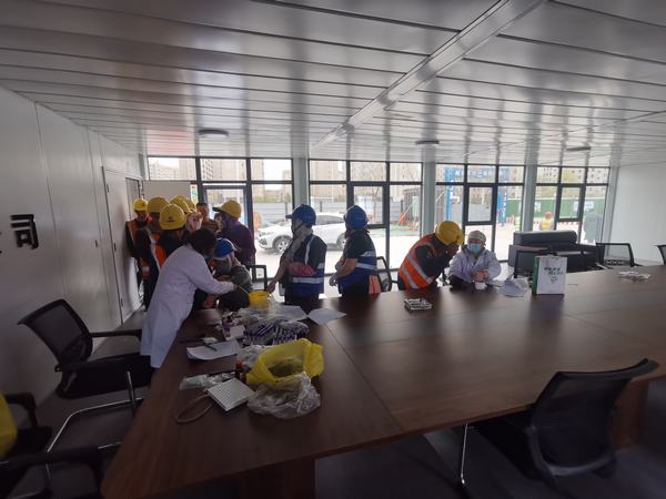 陜煤建設(shè)銅煤公司第七項(xiàng)目部送關(guān)愛進(jìn)一線