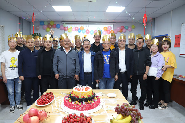 這場(chǎng)集體生日會(huì),氛圍感滿(mǎn)滿(mǎn)！