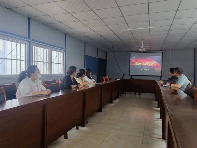 陜煤建設(shè)韓城分公司土建一項目部 把“廉潔”之墻立穩(wěn)  把“歪邪”之風(fēng)擋住